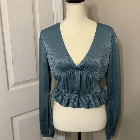 House of Harlow 1960 Blue Animal Print Cropped Blouse Size S - Picture 3 of 6